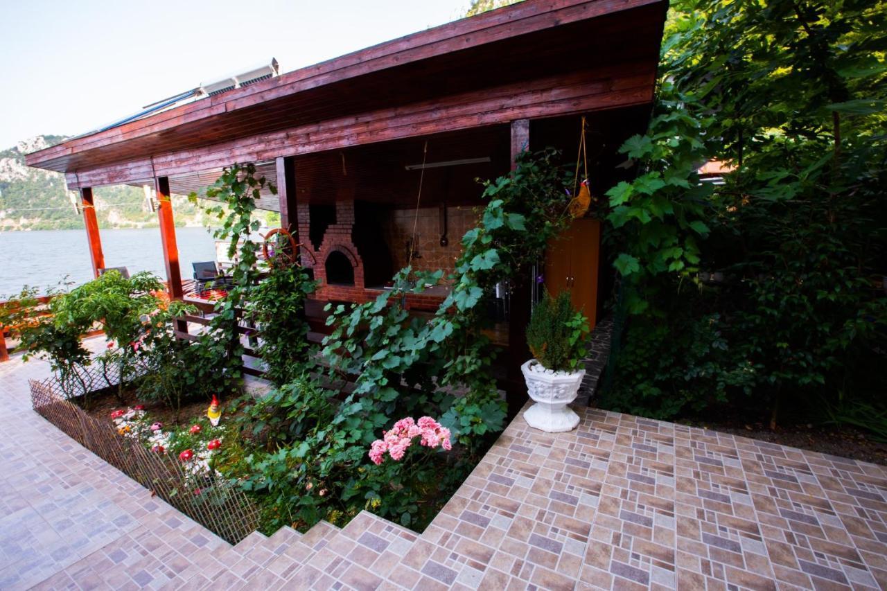 Hotel Casa Camelia à Dubova Extérieur photo